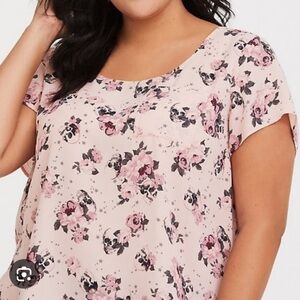 Torrid Skull and Rose Blush Blouse. Size 2X